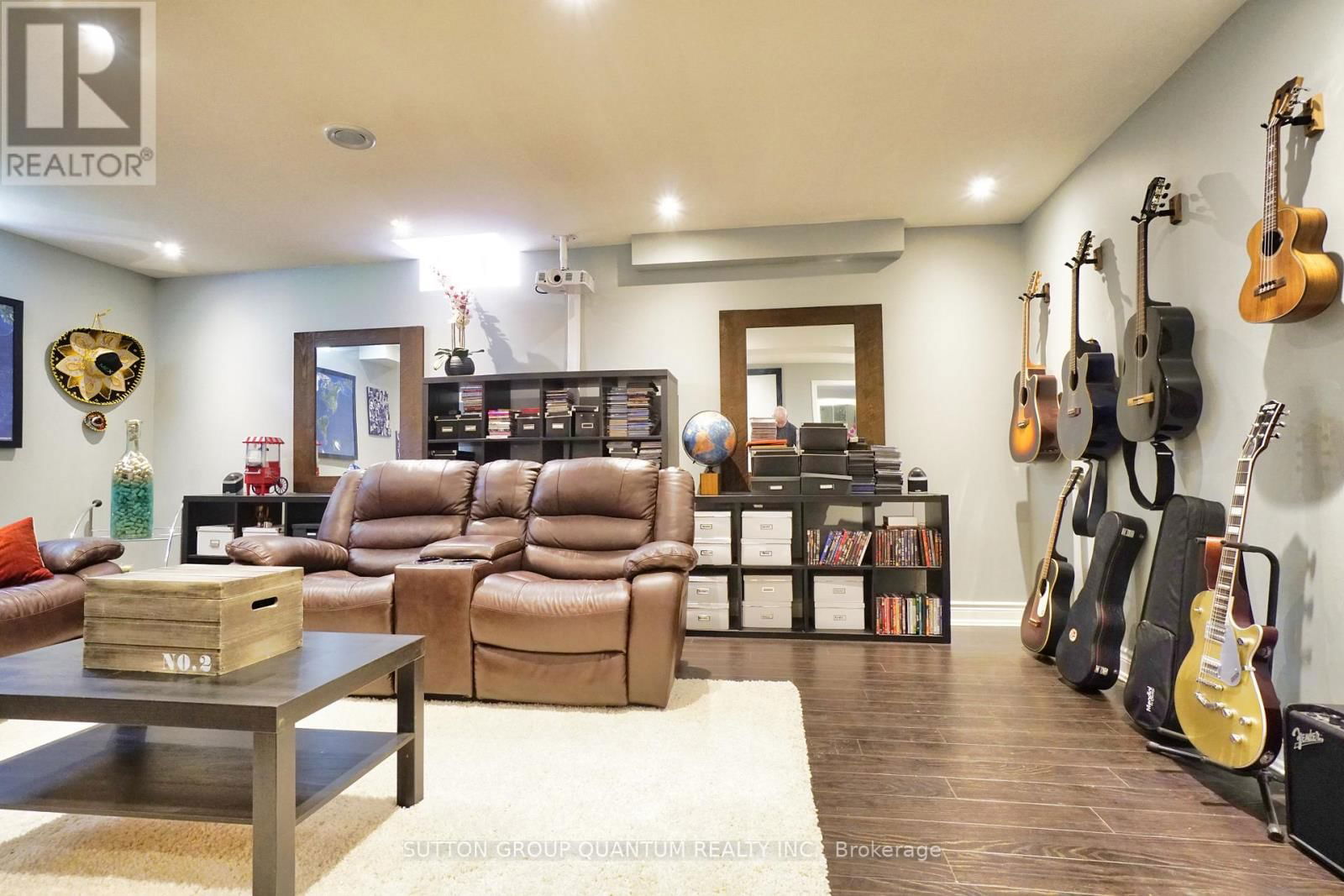71 VERSAILLES CRESCENT Image 21