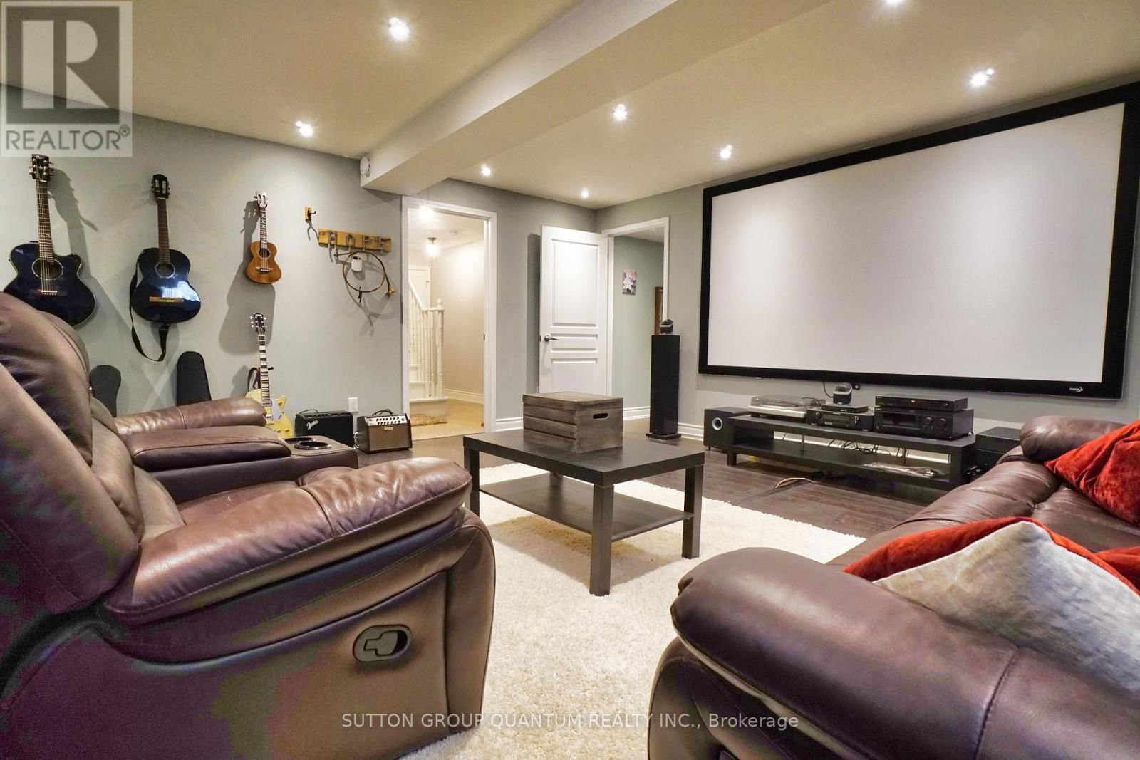71 VERSAILLES CRESCENT Image 22