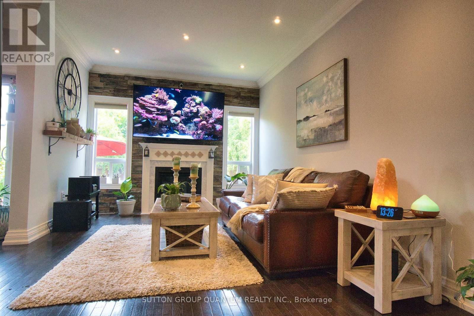 71 VERSAILLES CRESCENT Image 26