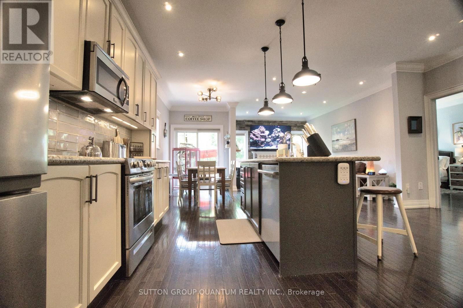 71 VERSAILLES CRESCENT Image 27