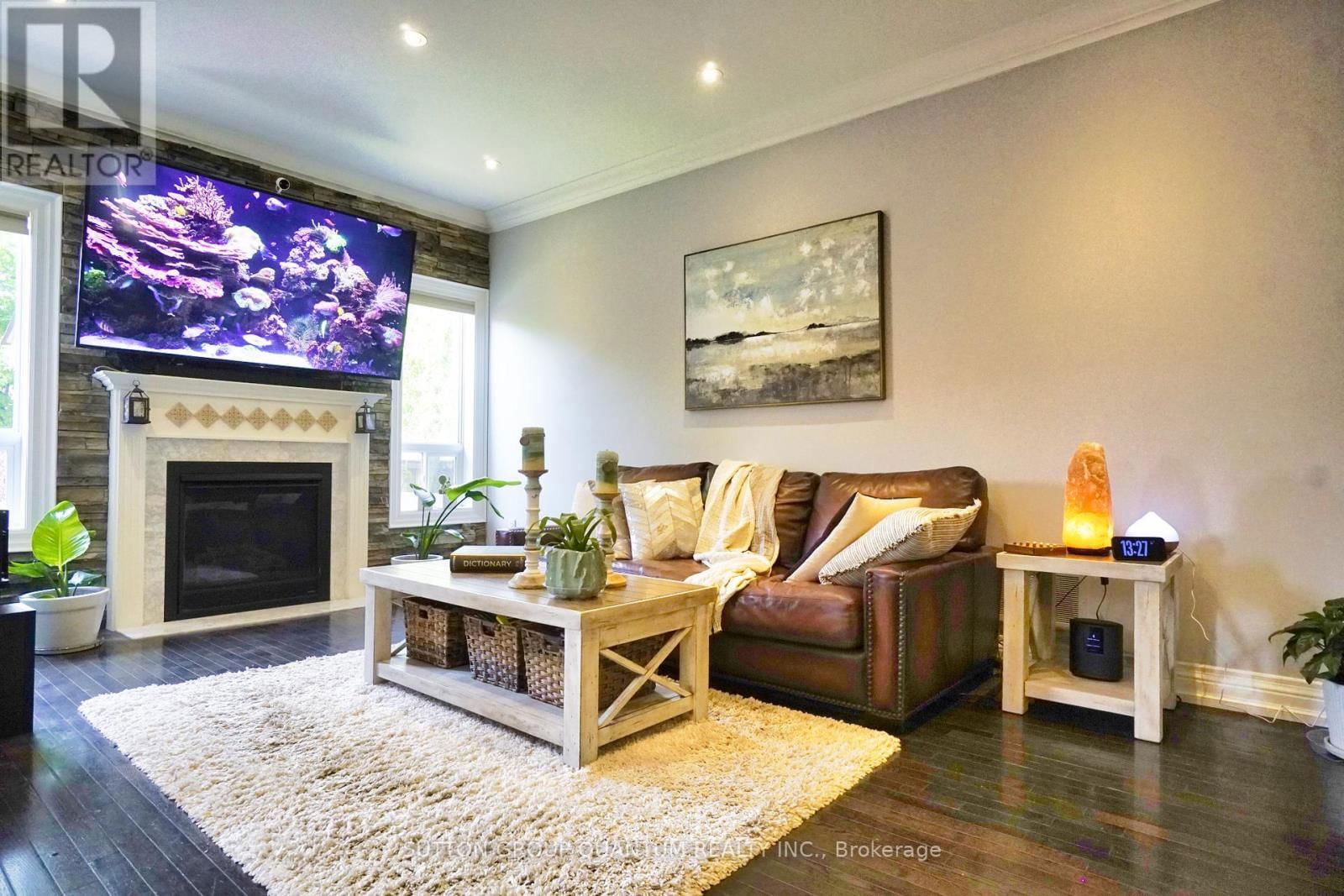 71 VERSAILLES CRESCENT Image 3