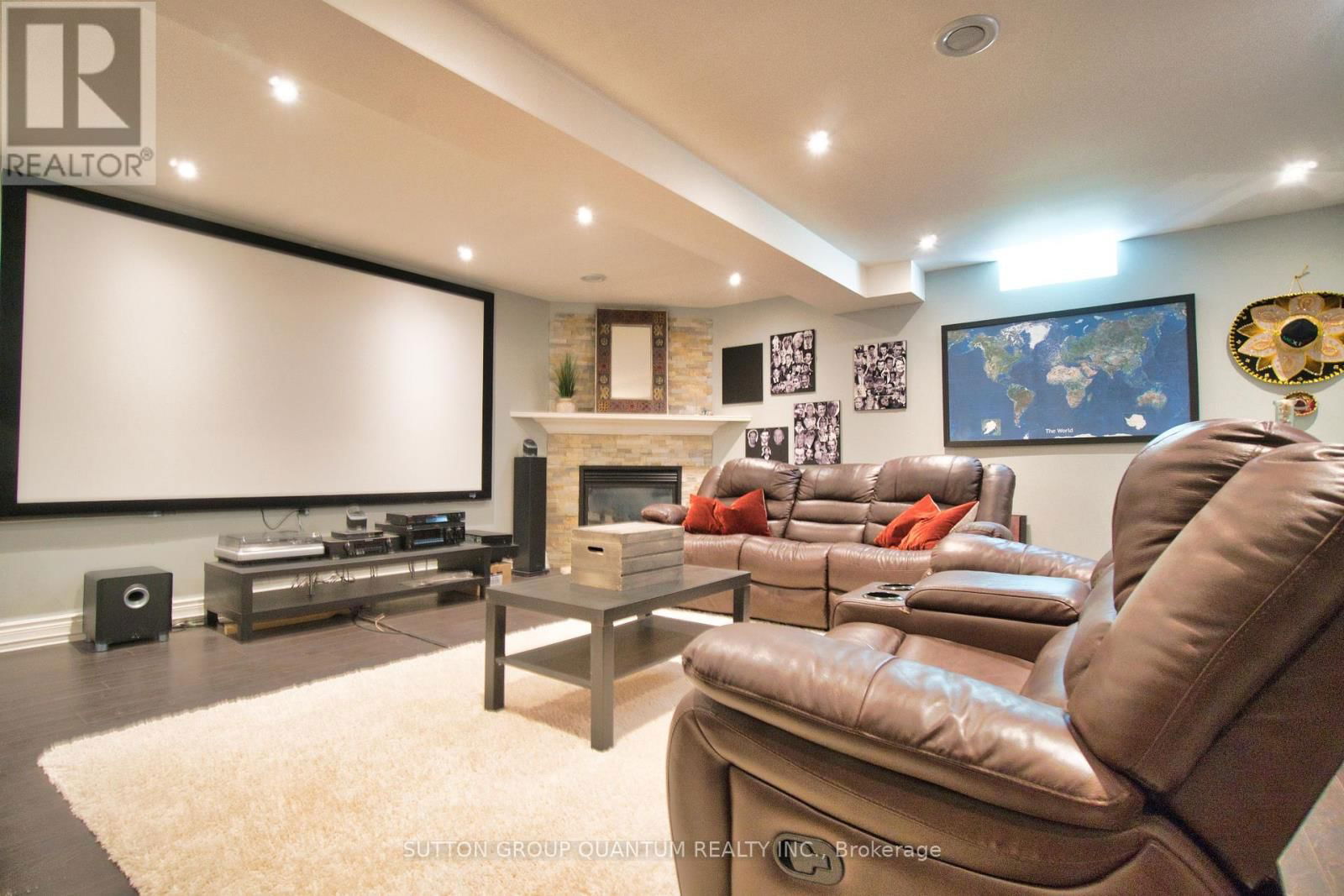 71 VERSAILLES CRESCENT Image 32