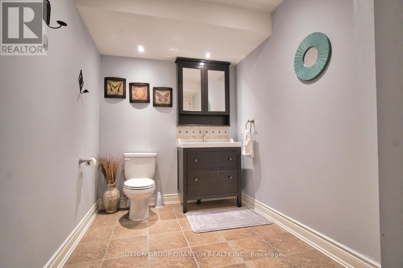 71 VERSAILLES CRESCENT Image 33