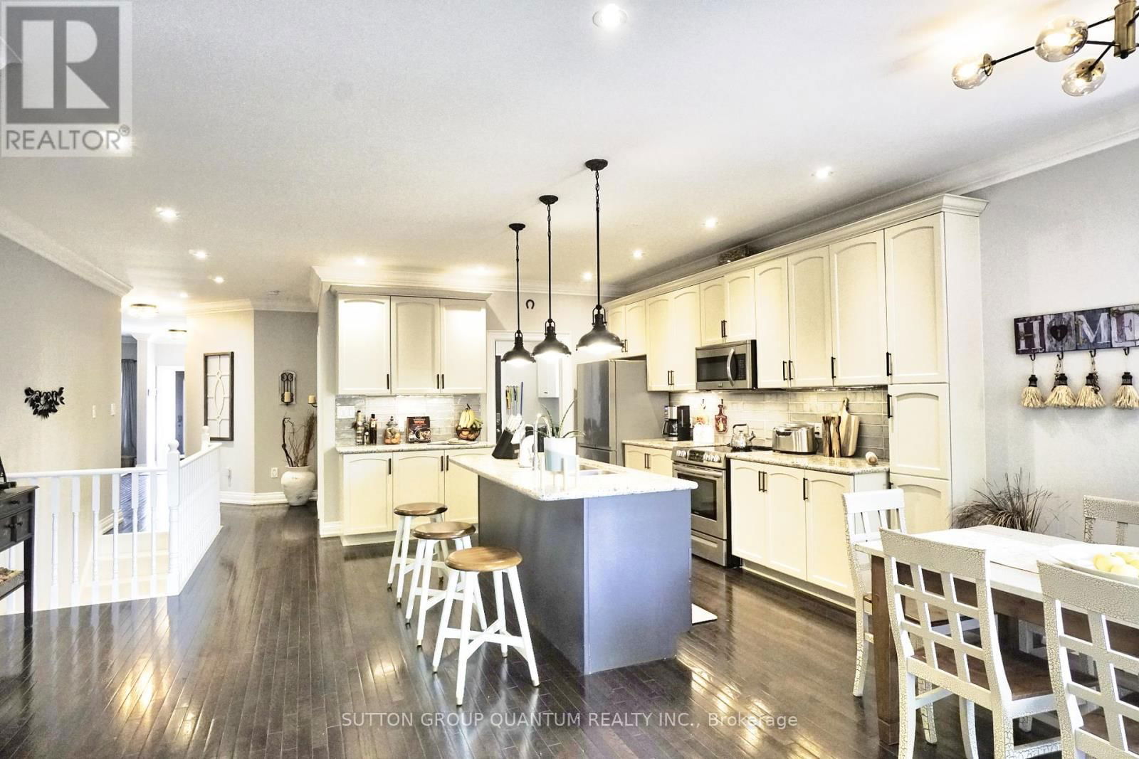 71 VERSAILLES CRESCENT Image 4