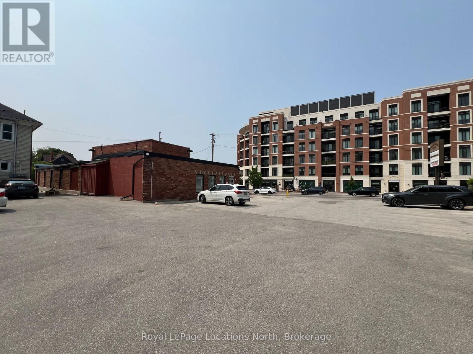 321 HURONTARIO STREET Image 13