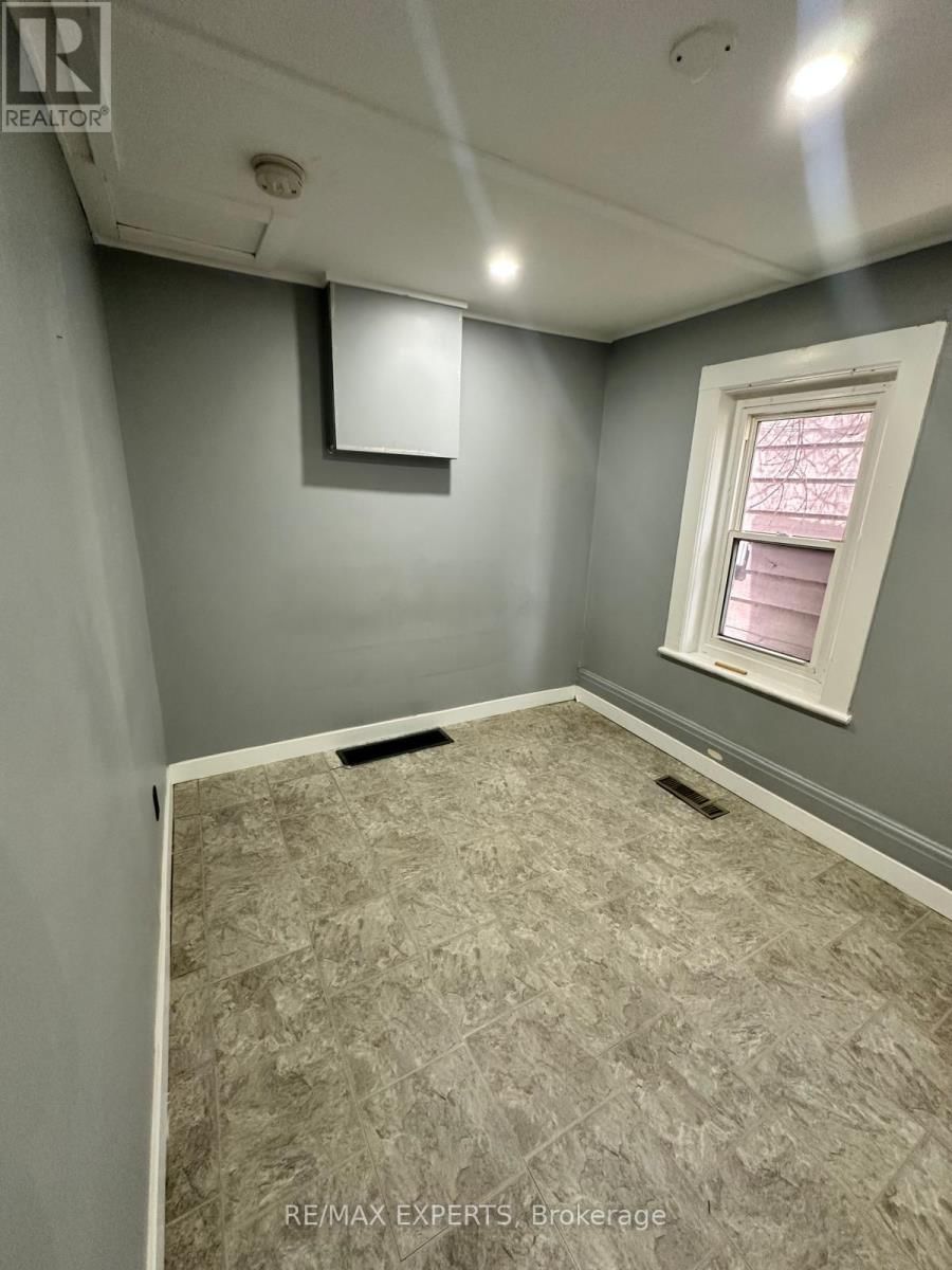 B - 62 WEST STREET SOUTH Image 11