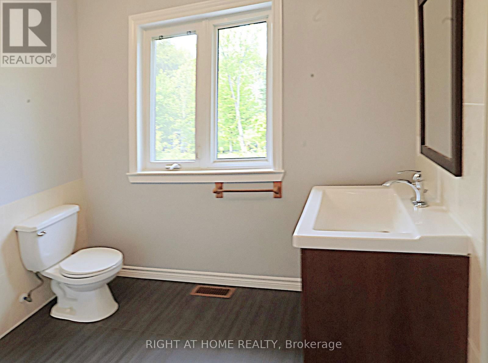 2384 CHAMPLAIN ROAD Image 11
