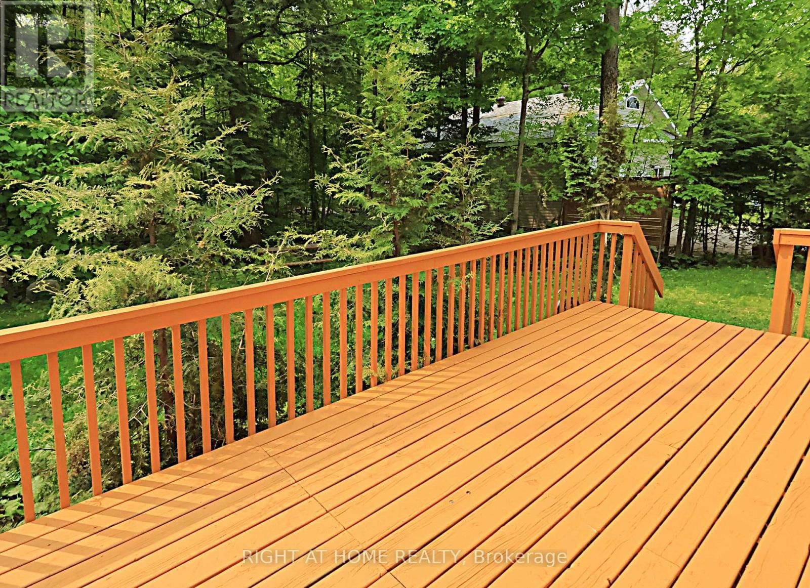 2384 CHAMPLAIN ROAD Image 17