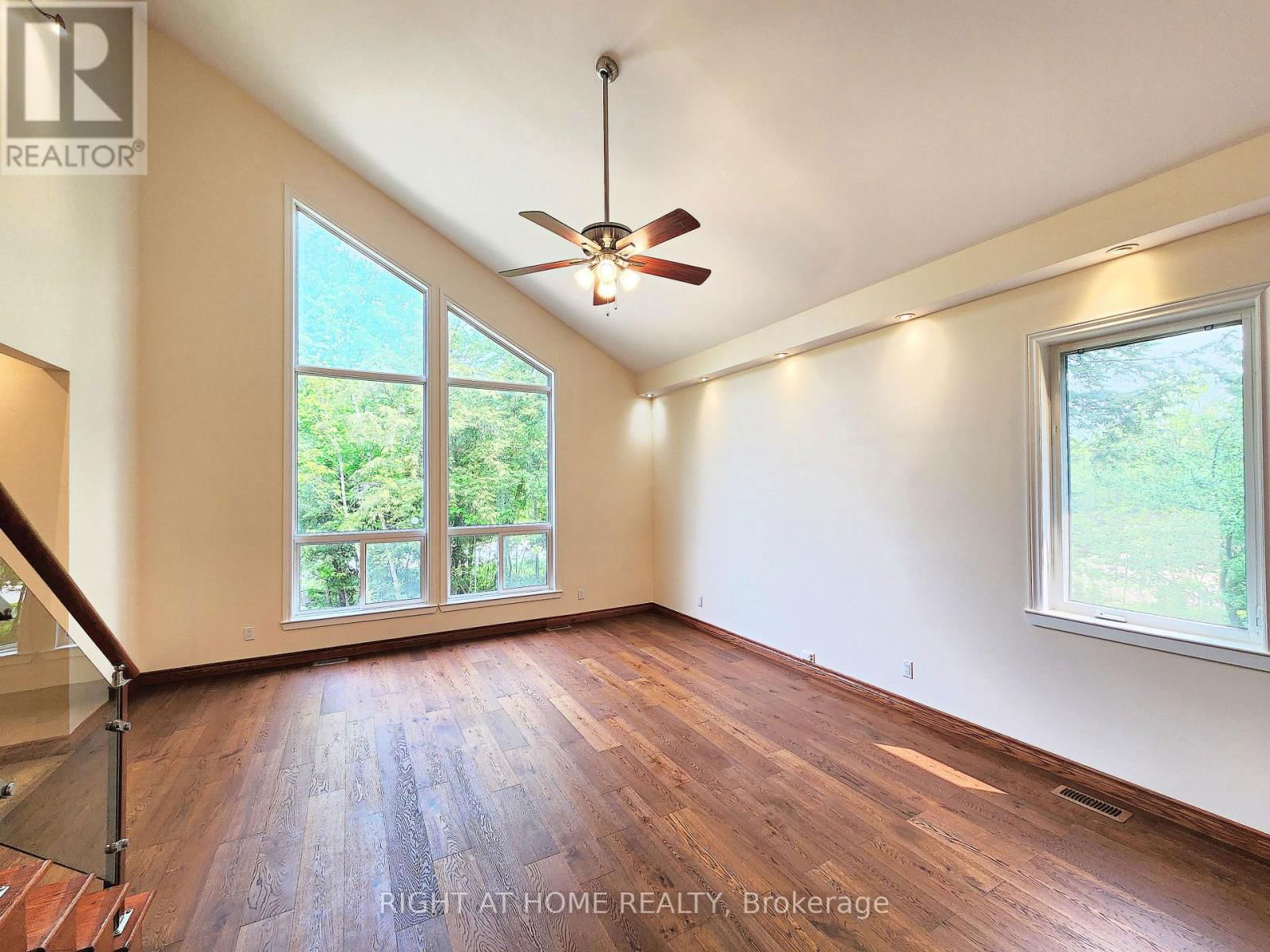 2384 CHAMPLAIN ROAD Image 2