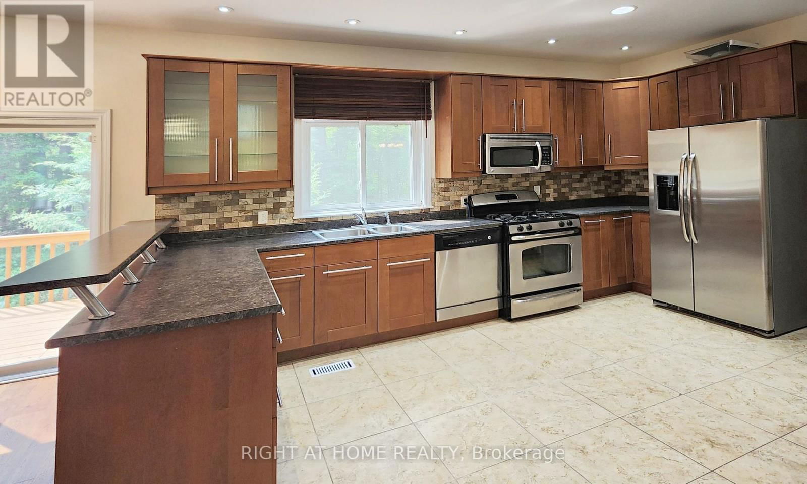 2384 CHAMPLAIN ROAD Image 6