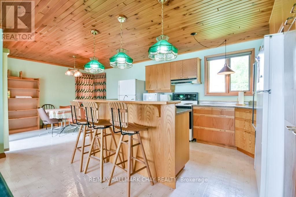 5566 GRAY'S BAY ROAD Image 16