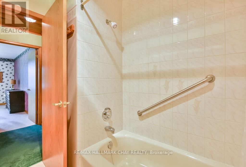 5566 GRAY'S BAY ROAD Image 18