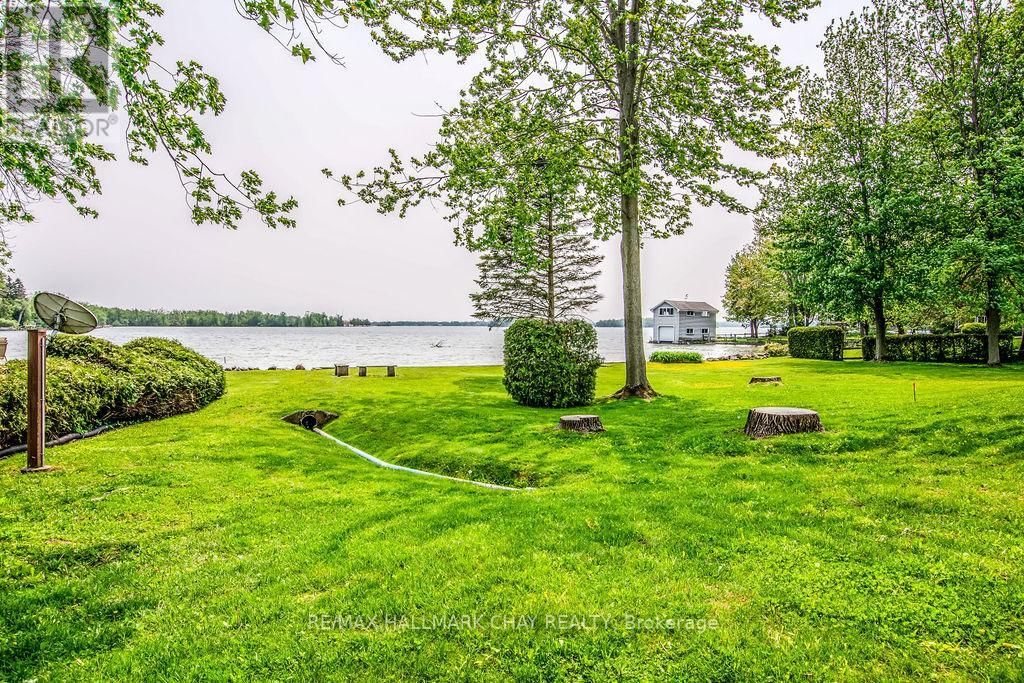 5566 GRAY'S BAY ROAD Image 4