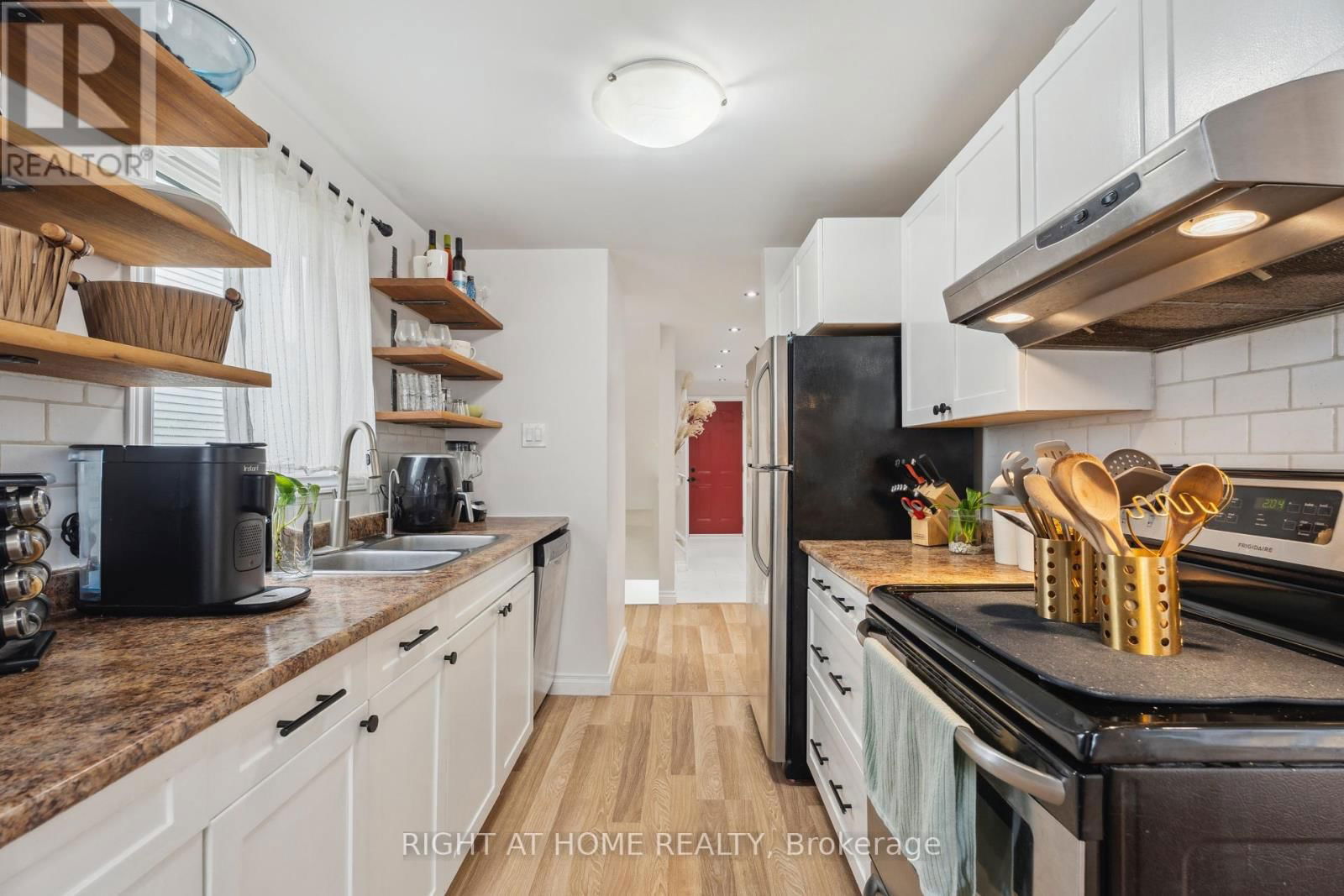 54 SHAKESPEARE CRESCENT Image 13