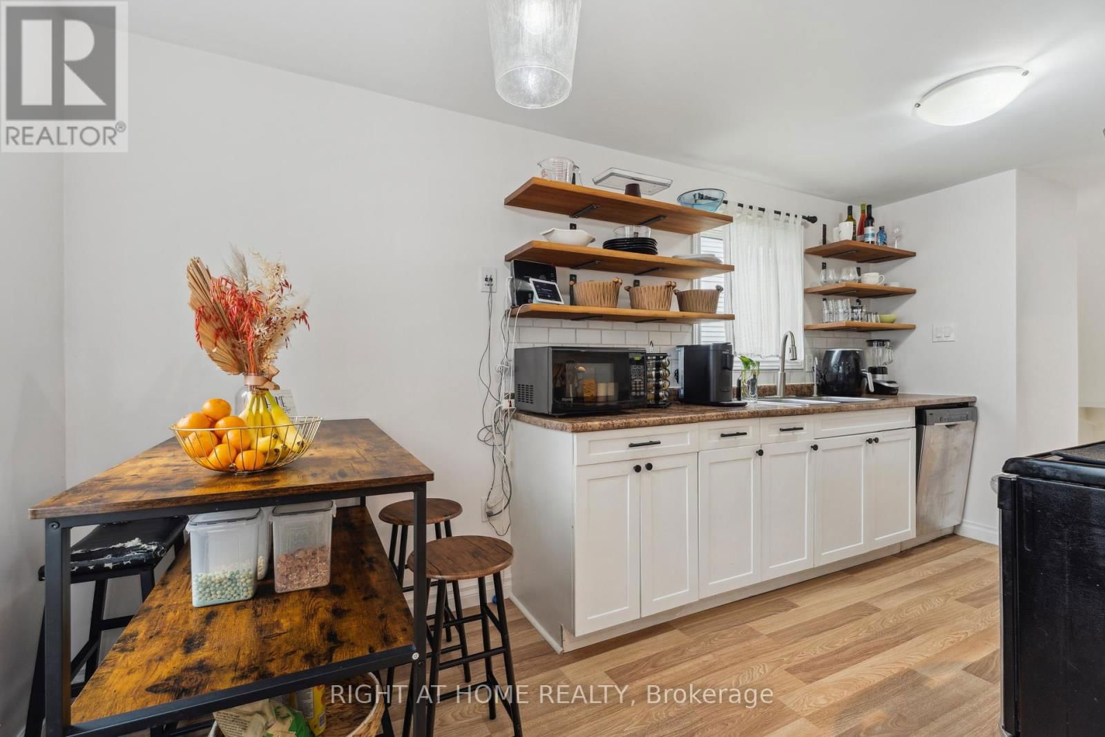 54 SHAKESPEARE CRESCENT Image 15
