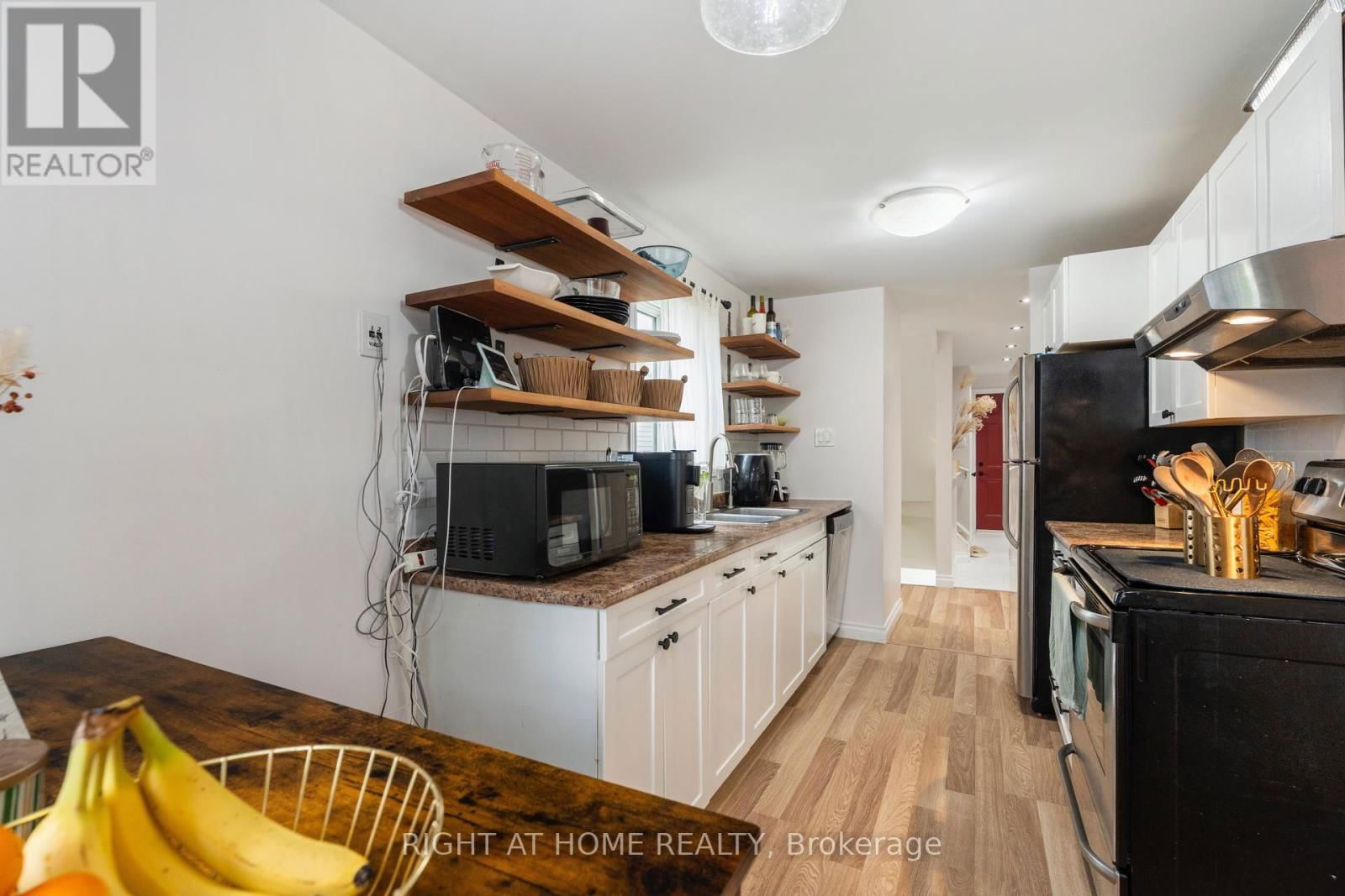 54 SHAKESPEARE CRESCENT Image 16
