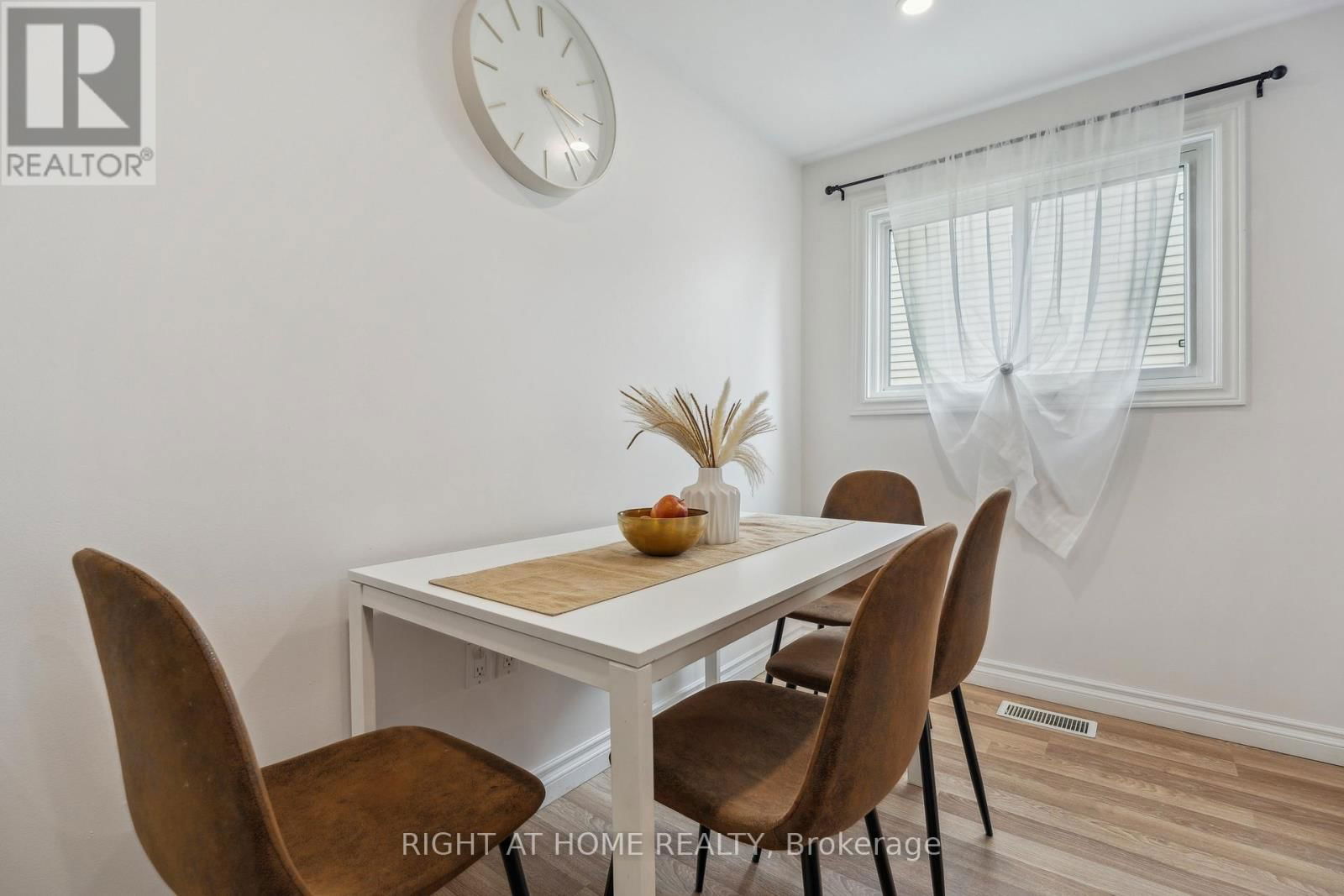 54 SHAKESPEARE CRESCENT Image 25