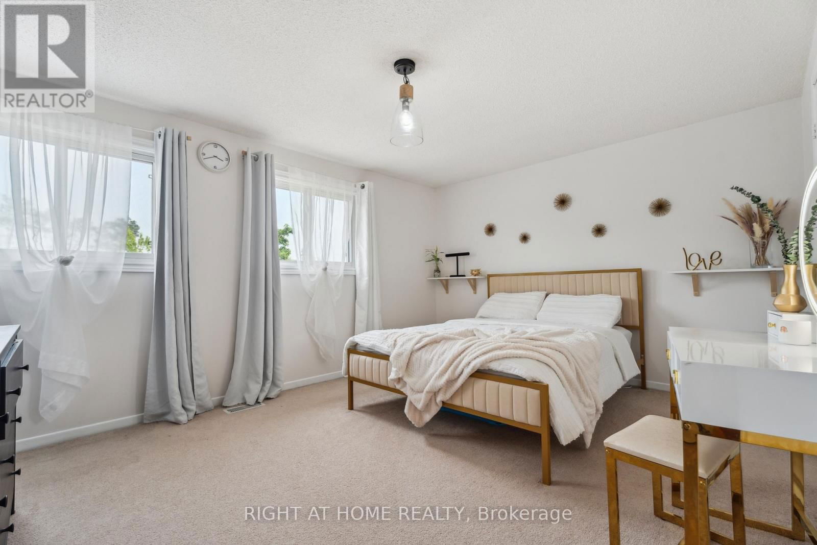 54 SHAKESPEARE CRESCENT Image 29