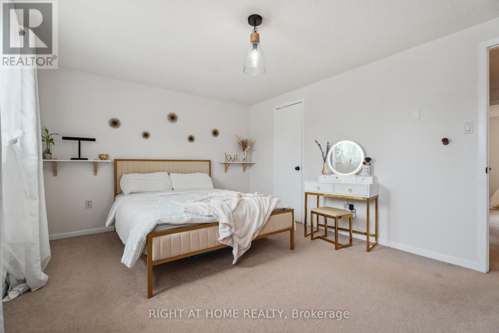 54 SHAKESPEARE CRESCENT Image 30
