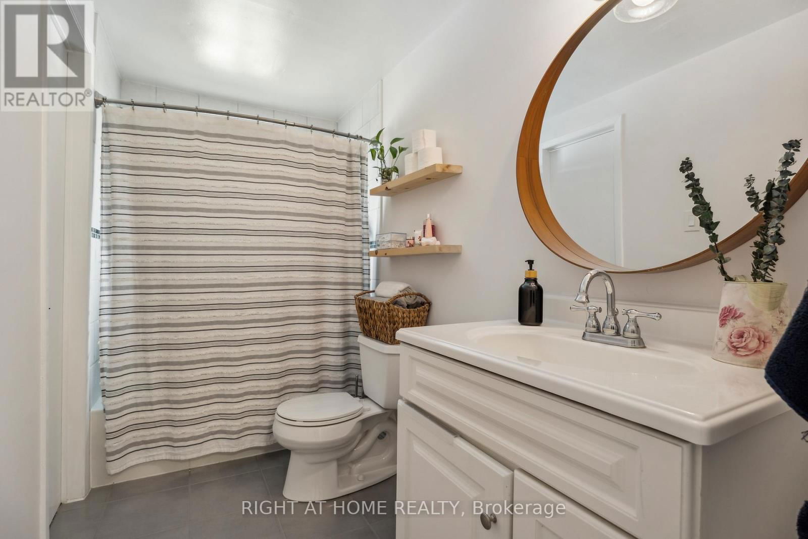 54 SHAKESPEARE CRESCENT Image 35