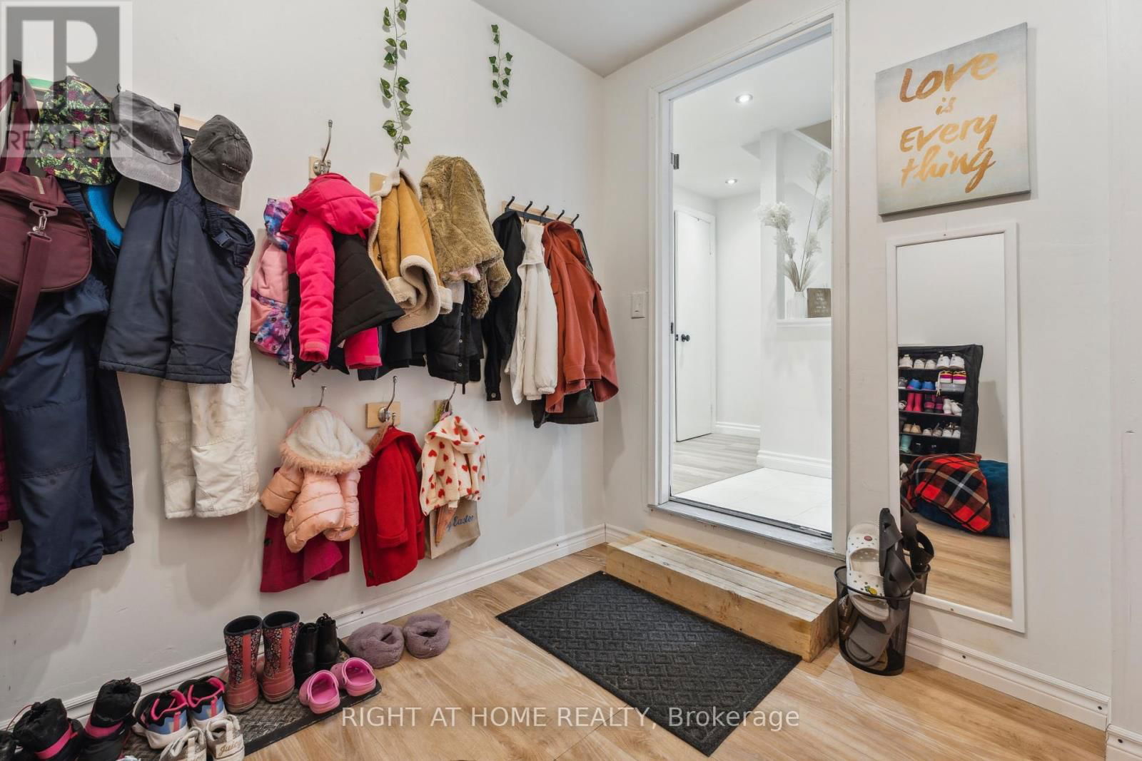 54 SHAKESPEARE CRESCENT Image 37