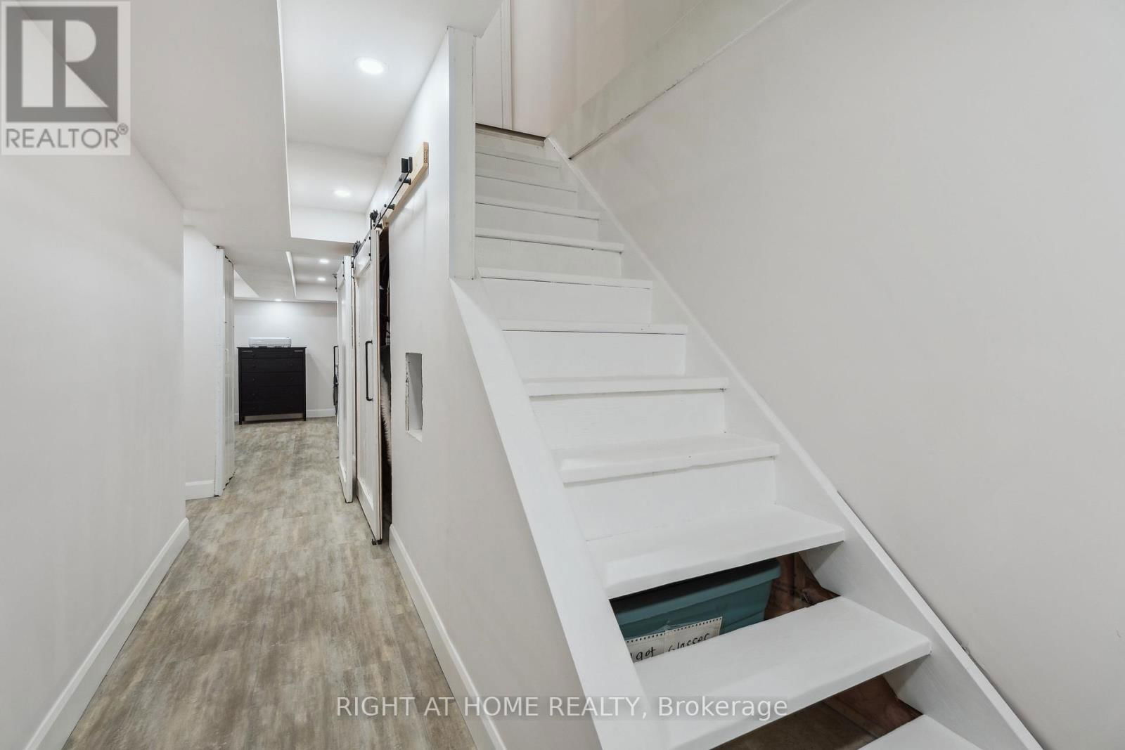 54 SHAKESPEARE CRESCENT Image 39