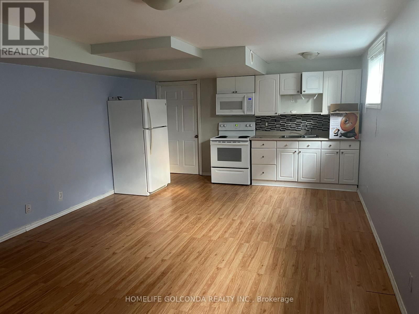 Lower - 179 HANMER STREET EAST Image 3
