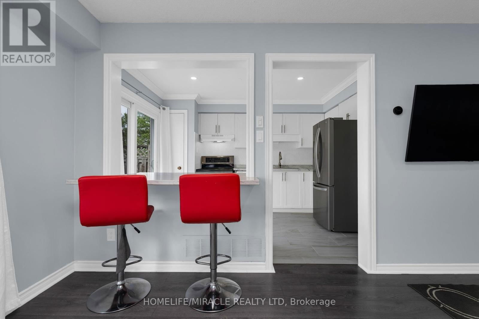 392 LIVINGSTONE STREET WEST Image 11