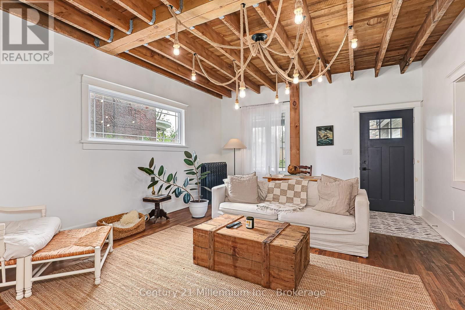285 MAPLE STREET Image 17