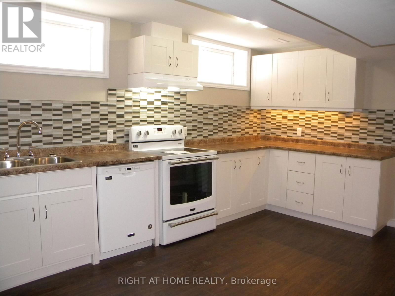 42 WESTMINSTER CIRCLE Image 19