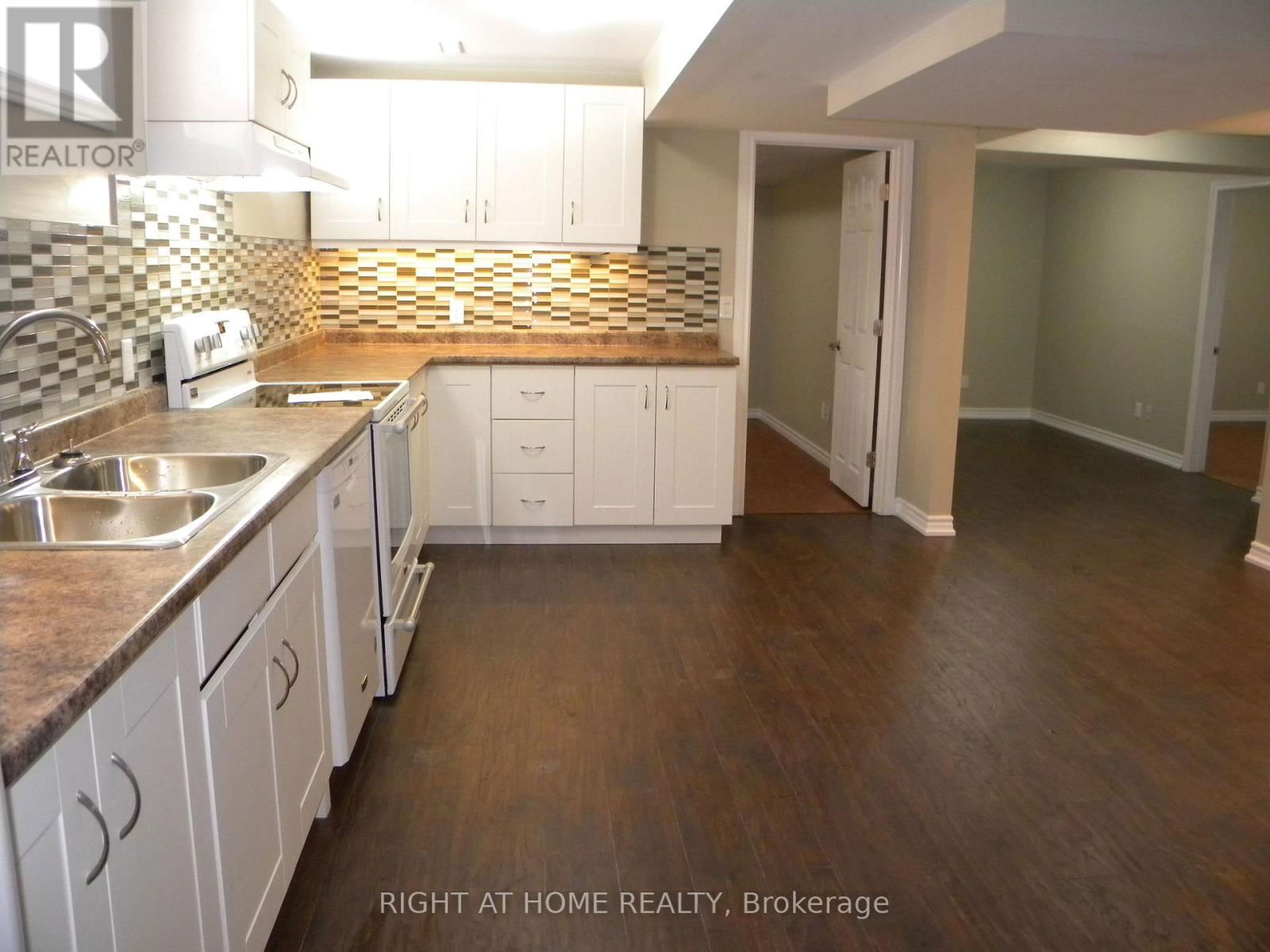 42 WESTMINSTER CIRCLE Image 21