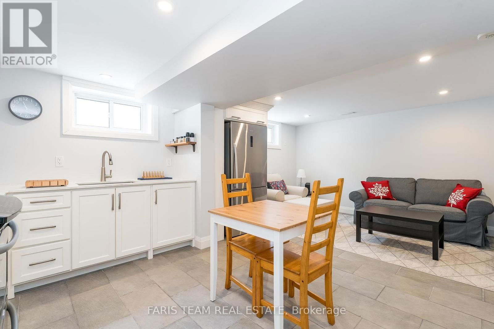 135 GUNN STREET Image 13