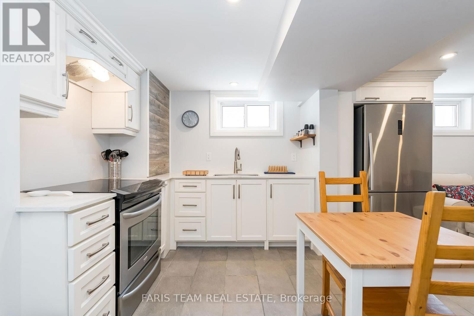 135 GUNN STREET Image 14