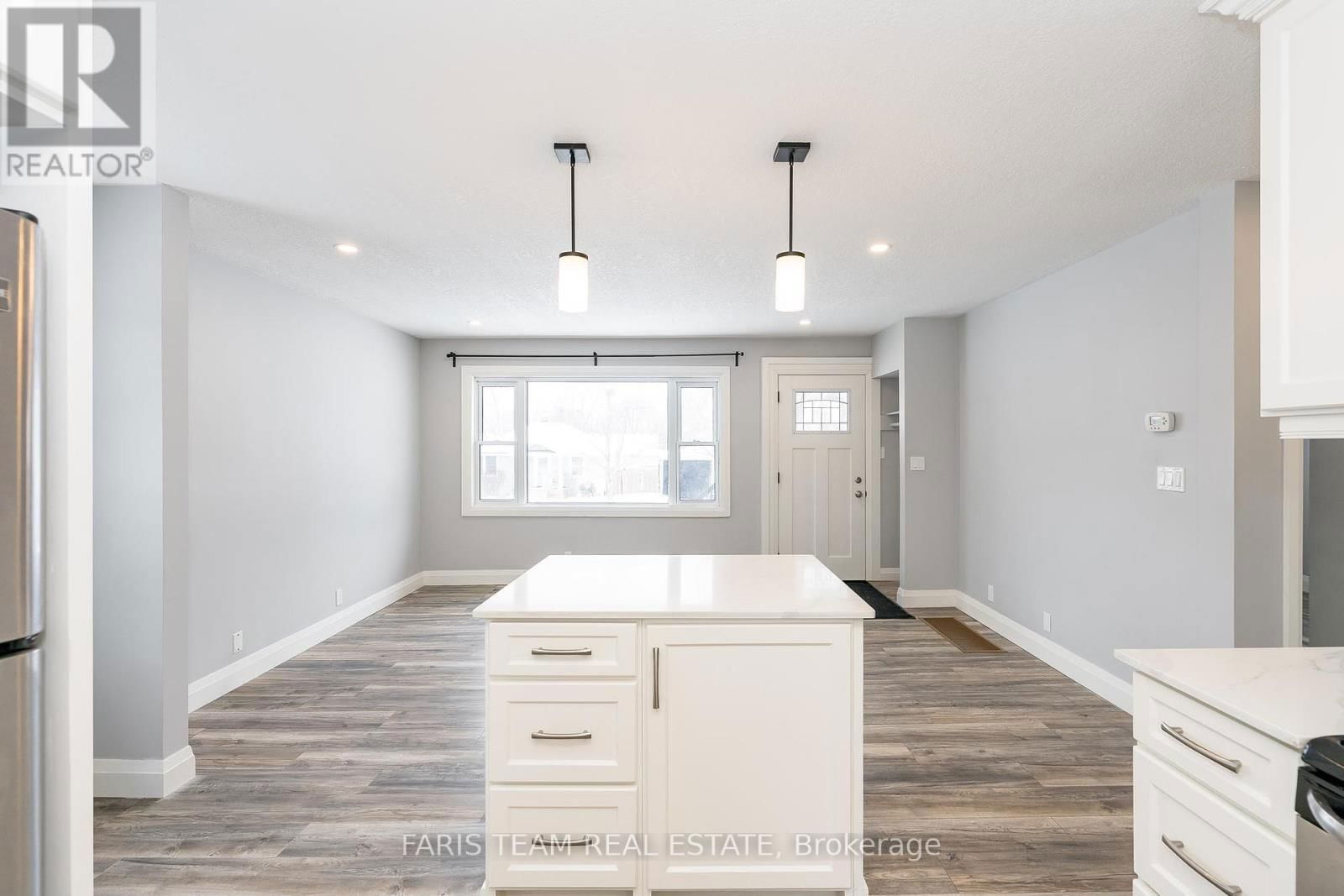 135 GUNN STREET Image 6