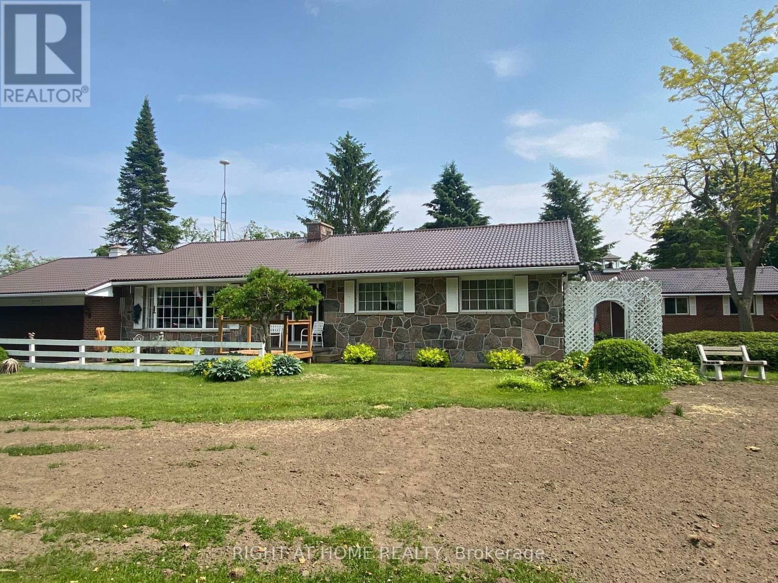 978 15/16 SIDEROAD EAST Image 3