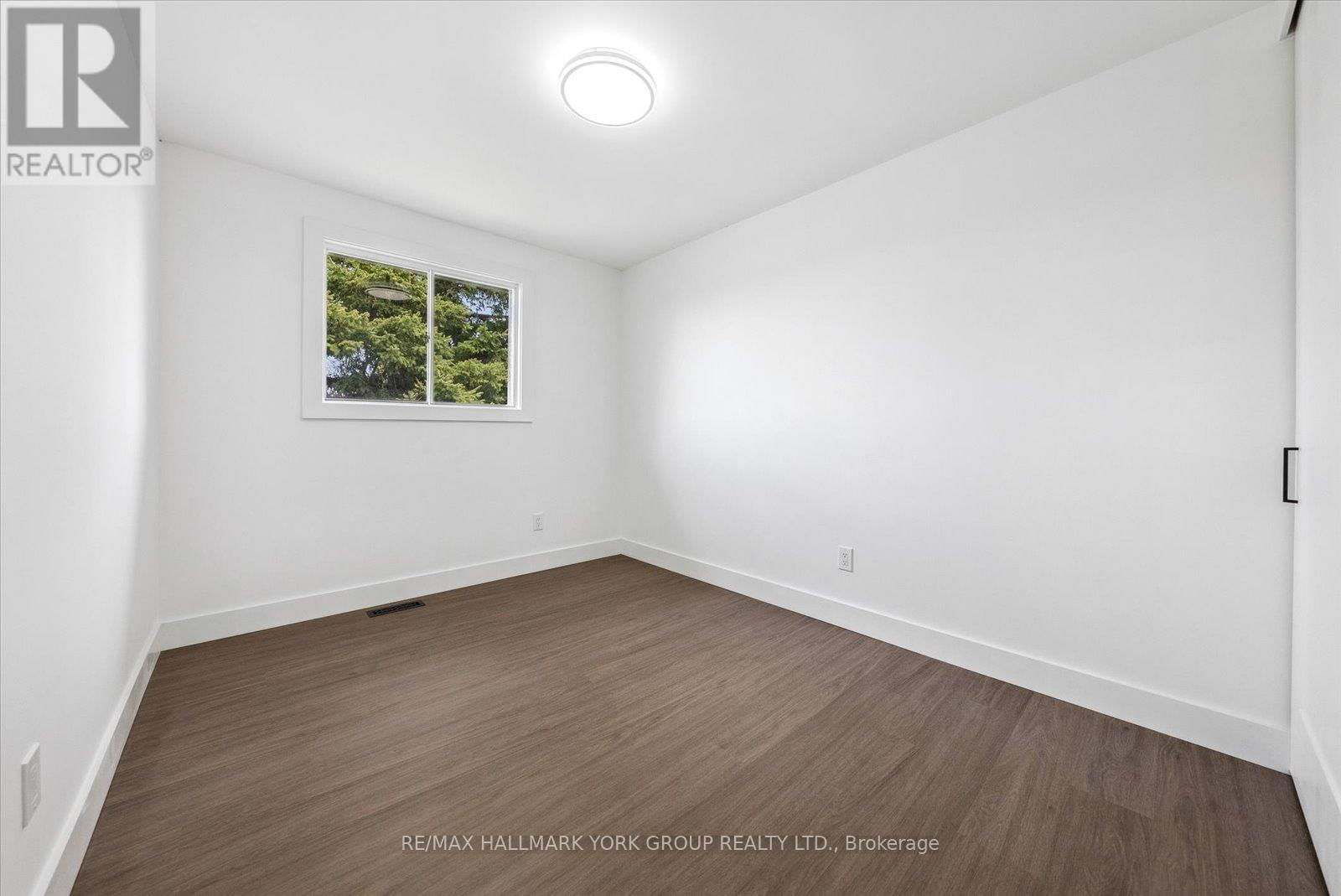 352 ANNE STREET NORTH Image 22