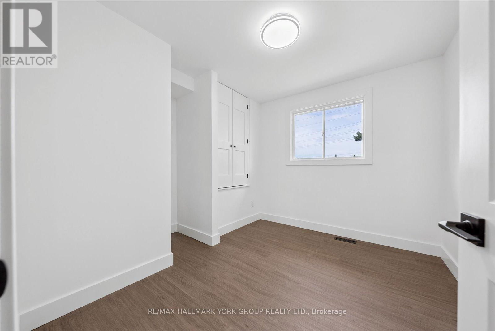 352 ANNE STREET NORTH Image 24