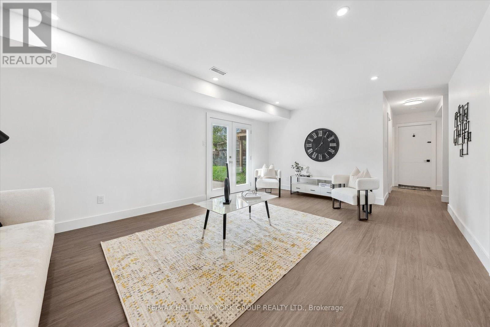 352 ANNE STREET NORTH Image 28