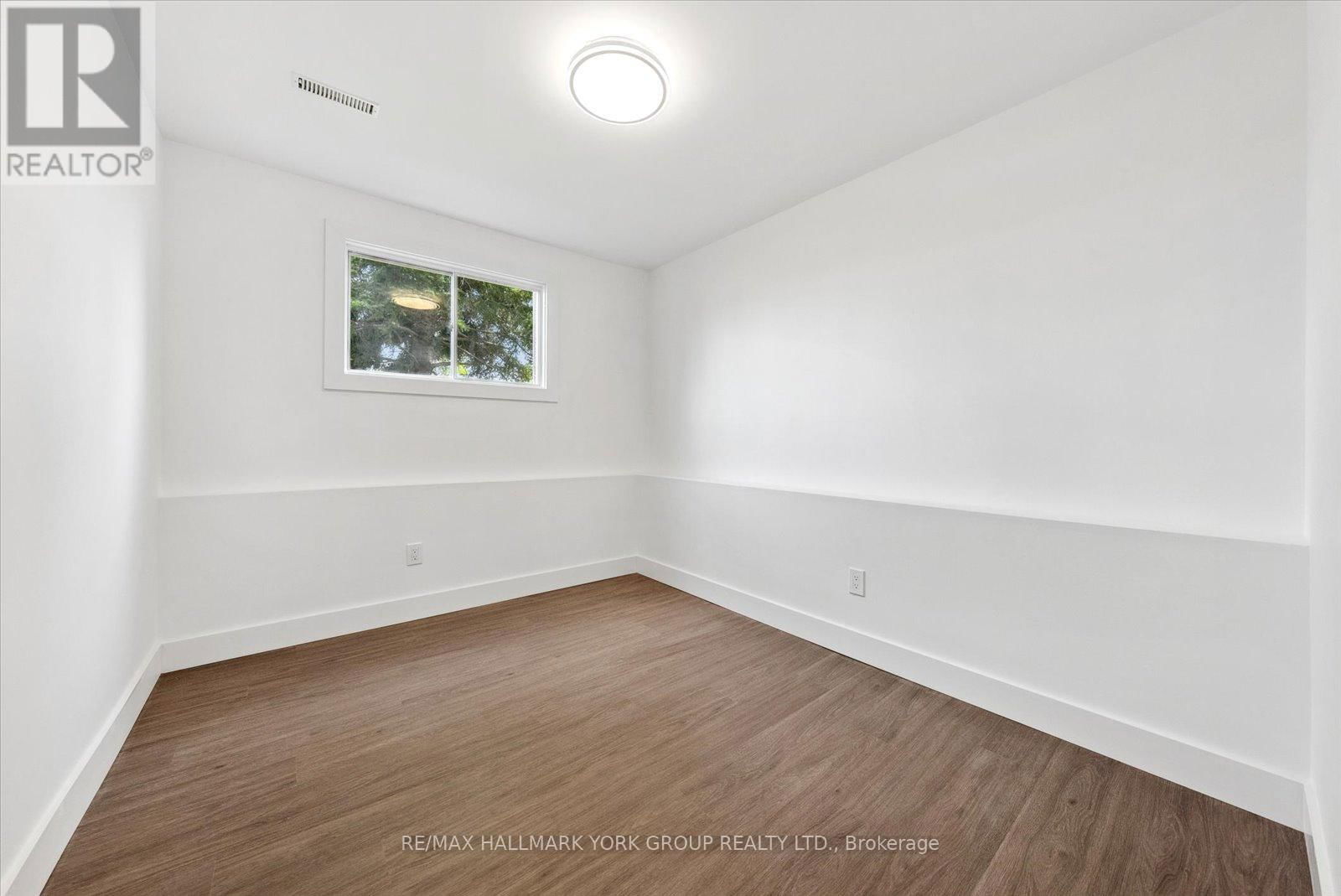 352 ANNE STREET NORTH Image 32