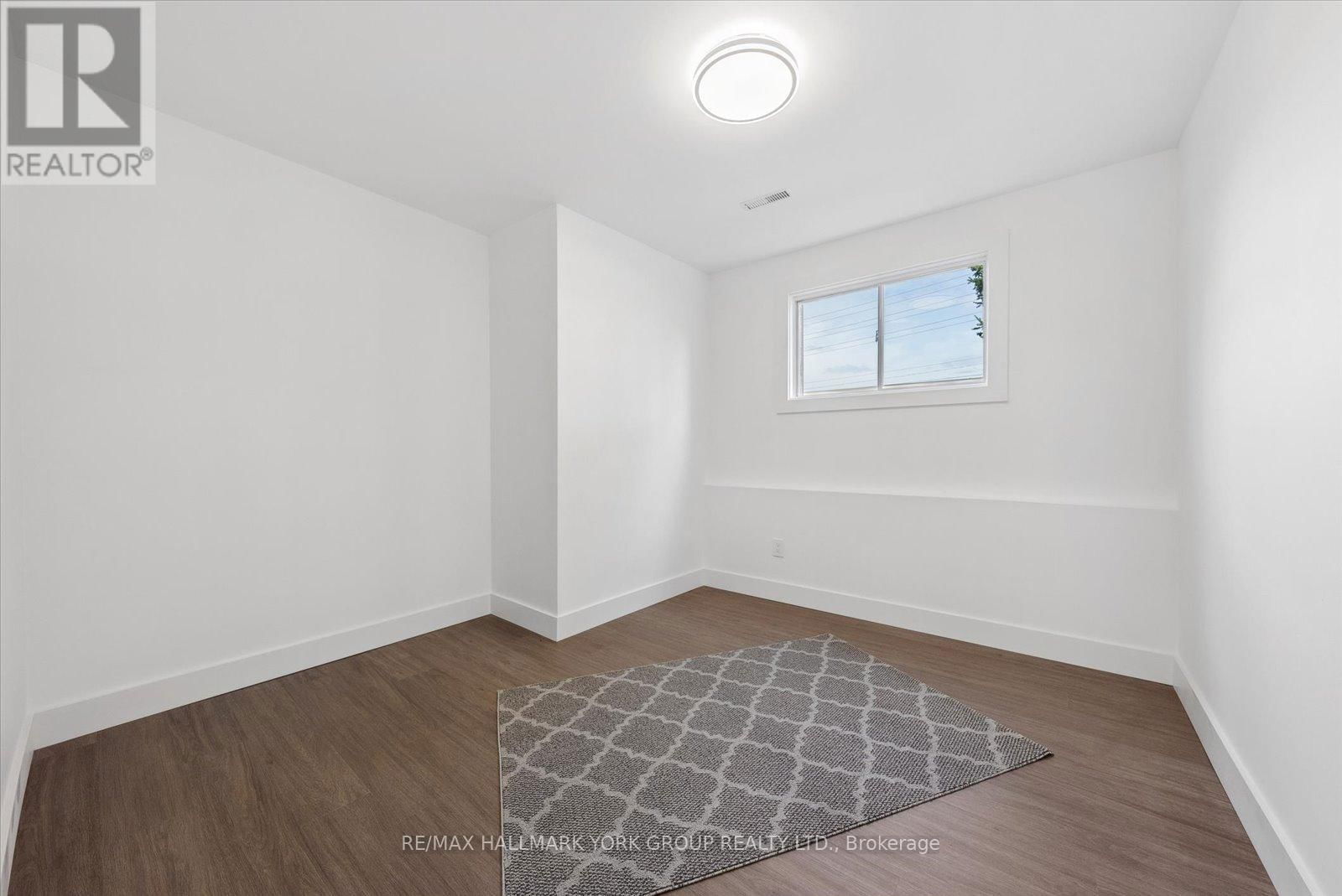 352 ANNE STREET NORTH Image 33
