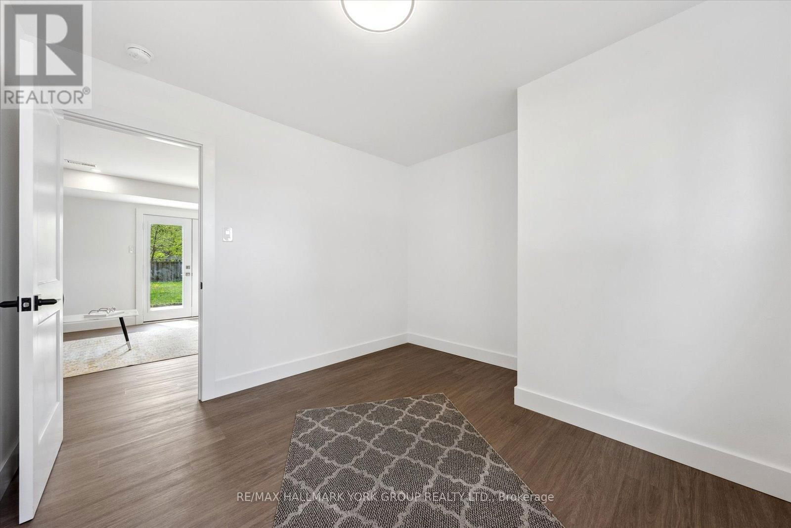 352 ANNE STREET NORTH Image 34