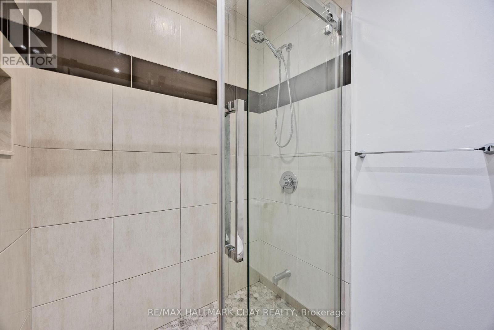 87 HAWTHORNE CRESCENT Image 18