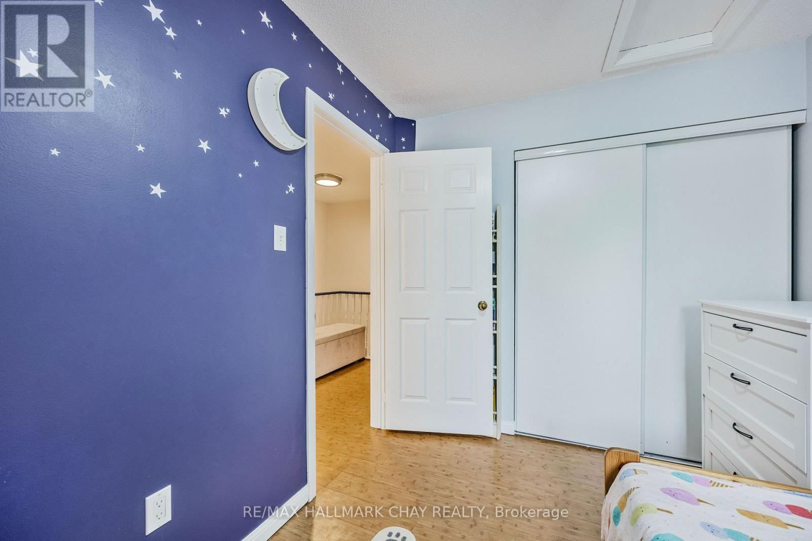 87 HAWTHORNE CRESCENT Image 21