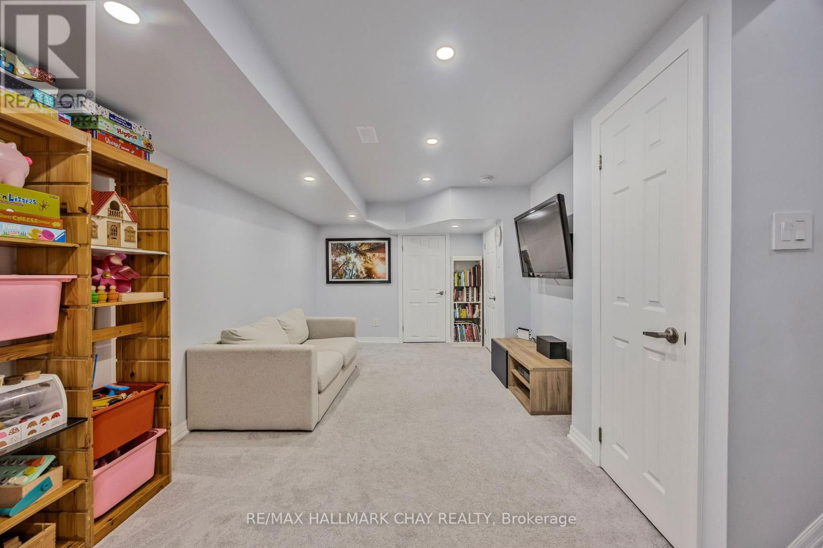 87 HAWTHORNE CRESCENT Image 25
