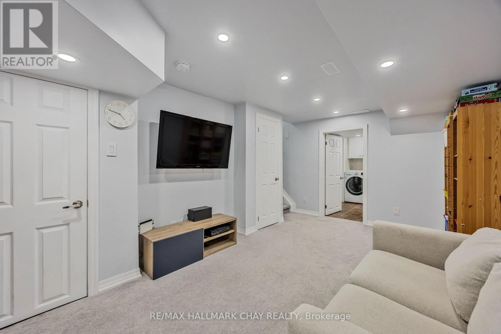 87 HAWTHORNE CRESCENT Image 27
