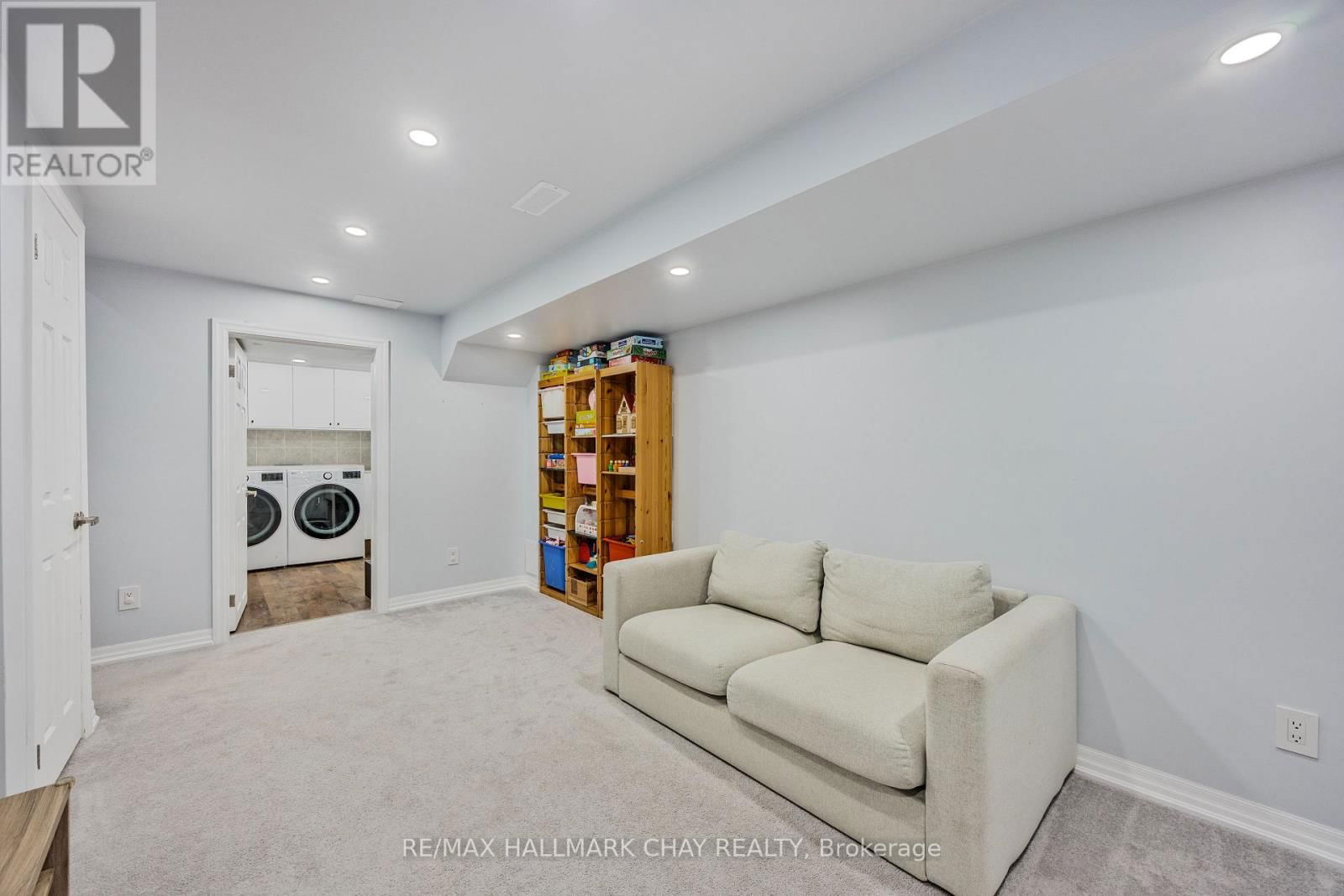 87 HAWTHORNE CRESCENT Image 28