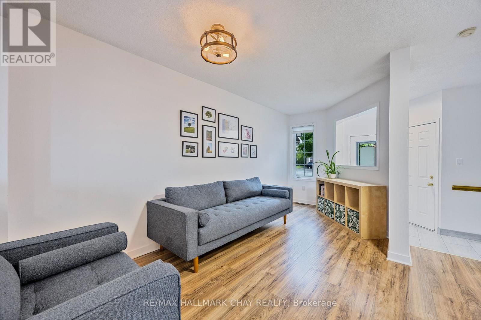 87 HAWTHORNE CRESCENT Image 3