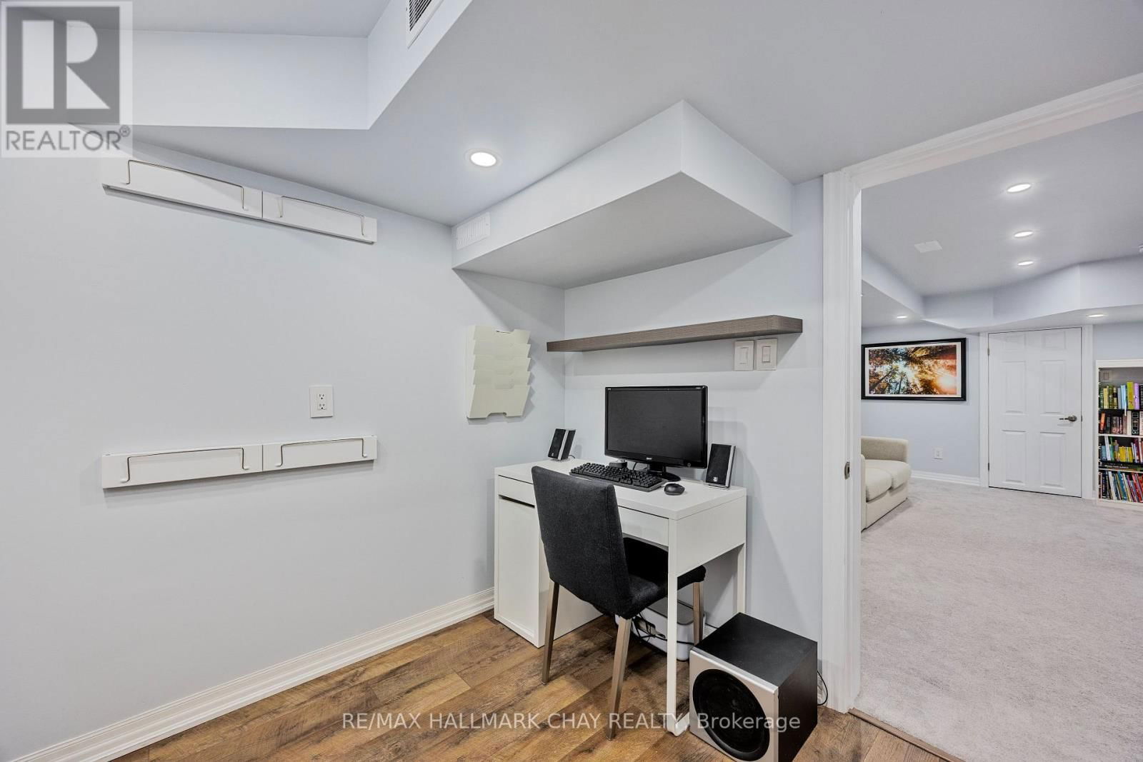 87 HAWTHORNE CRESCENT Image 30