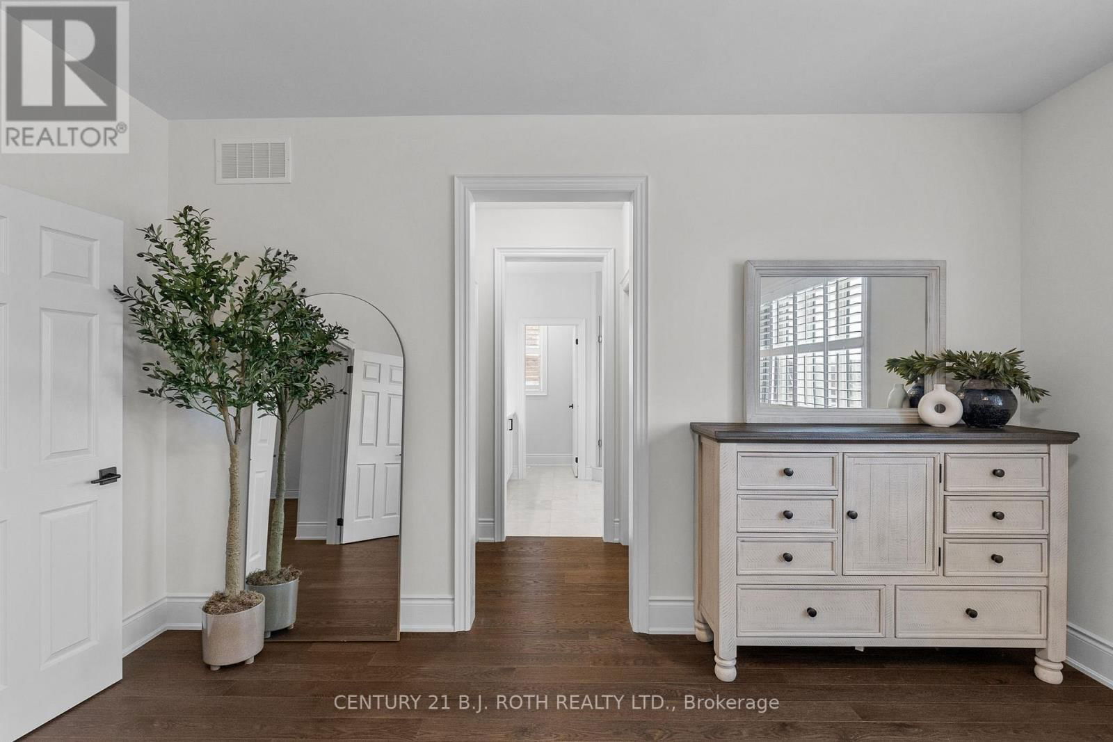 53 SANFORD CIRCLE Image 16