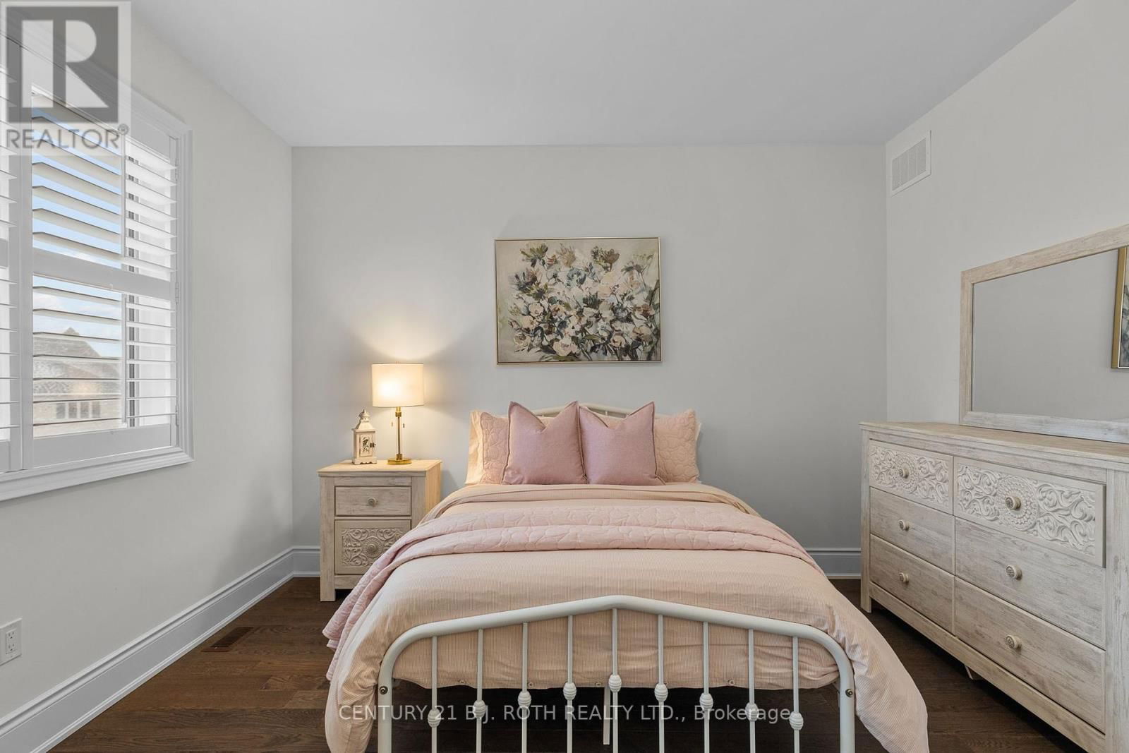 53 SANFORD CIRCLE Image 26